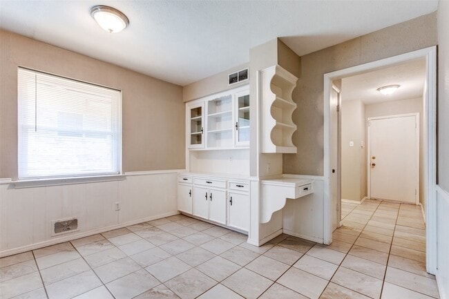 Building Photo - 7739 La Manga Dr