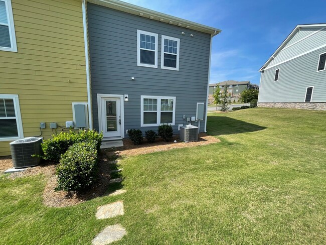 Building Photo - BEAUTIFUL Bryton  3 Bedroom Townhome Centr...