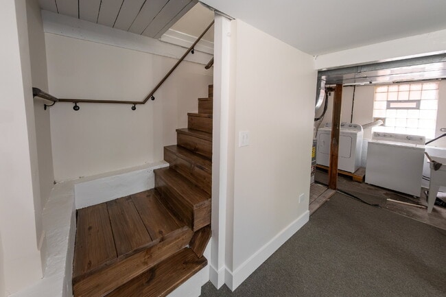 Building Photo - Beautiful 4 Bed 2 Bath home in the heart of Irving Park!