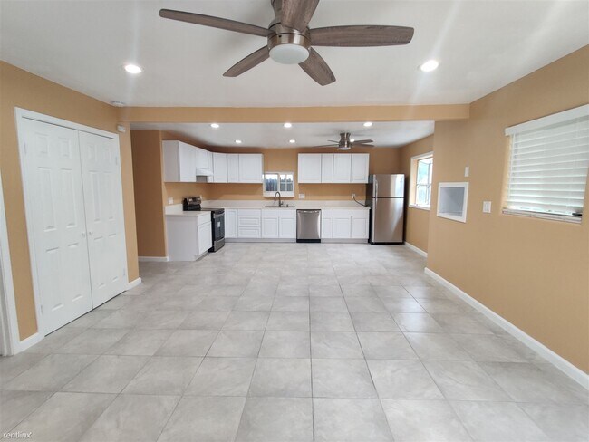 Building Photo - 2 br, 2 bath House - 739 D St