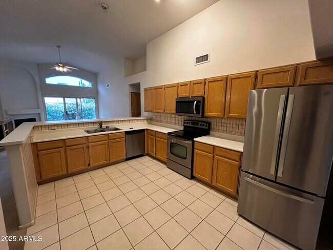 Building Photo - 4525 E Grovers Ave