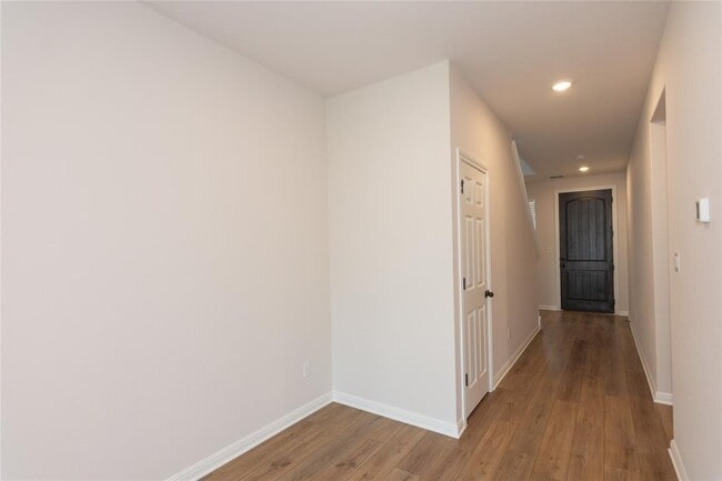 Building Photo - 2500 Roosevelt Rd