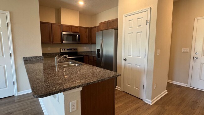 Building Photo - New 3/2.5 Townhome In Orchard Park!