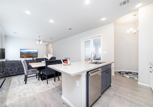 Building Photo - 10443 Cecilia Star Ln