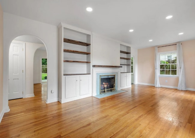 Building Photo - 1310 E 7th Ave