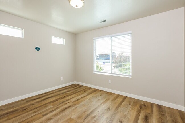 Building Photo - 3448 W Oak Crest Dr
