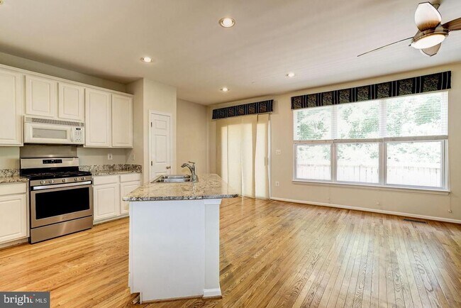 Building Photo - 6563 McKenna Way