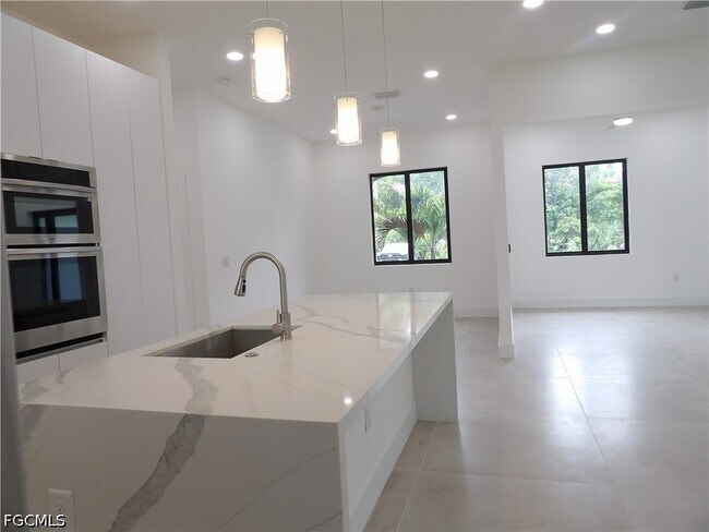 Building Photo - 174 Ocean Park Dr