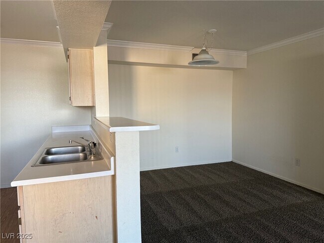 Building Photo - 8101 W Flamingo Rd