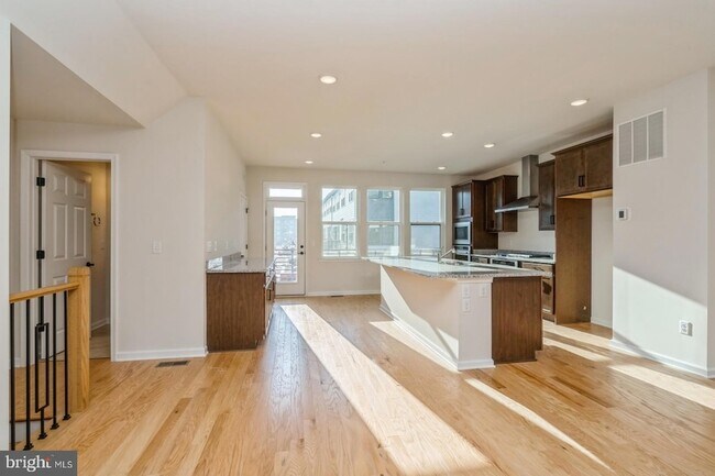 Building Photo - 103 Vaughn Dr Ext