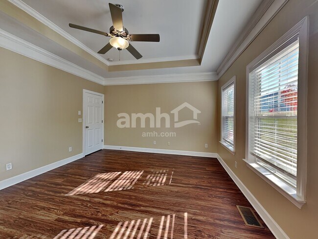 Building Photo - 116 Lake Point Ct