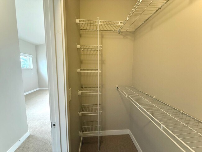 Building Photo - AVAILABLE JULY 1ST | 3 BED | 2.5 BATH | $2,295/MO