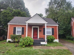 Building Photo - Extra clean and spacious home with a finis...