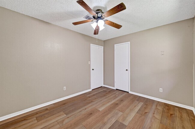 Building Photo - 13847 Cherry Hollow Ln