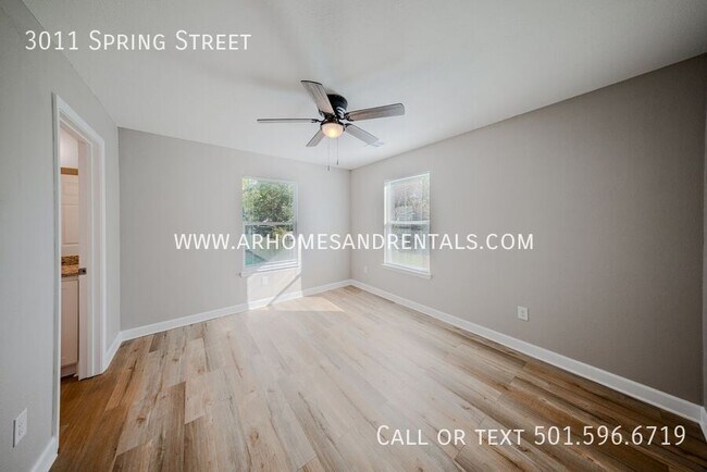 Building Photo - 3011 S Spring St