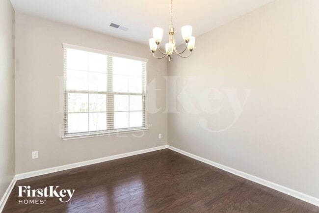 Building Photo - 11370 Cedarvale Farm Pkwy