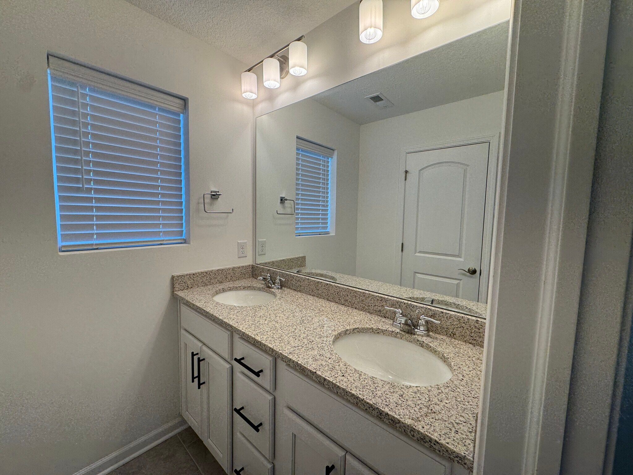 Building Photo - 5894 Butterfield Ct