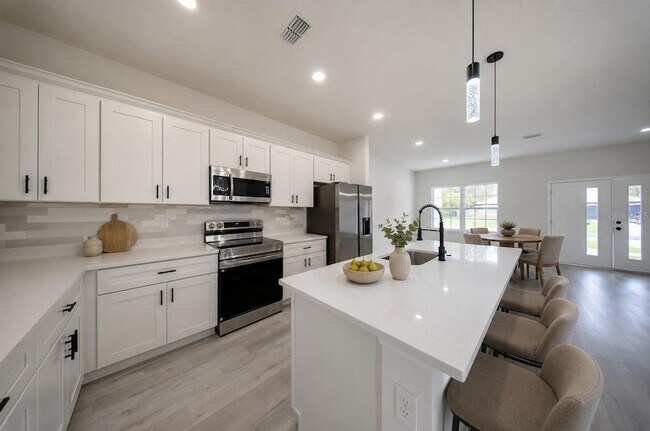 Building Photo - 3286 W Crandon Dr