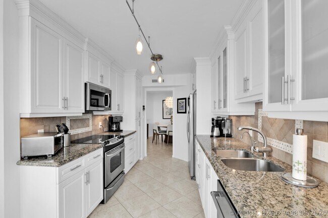 Building Photo - 500 S Ocean Blvd