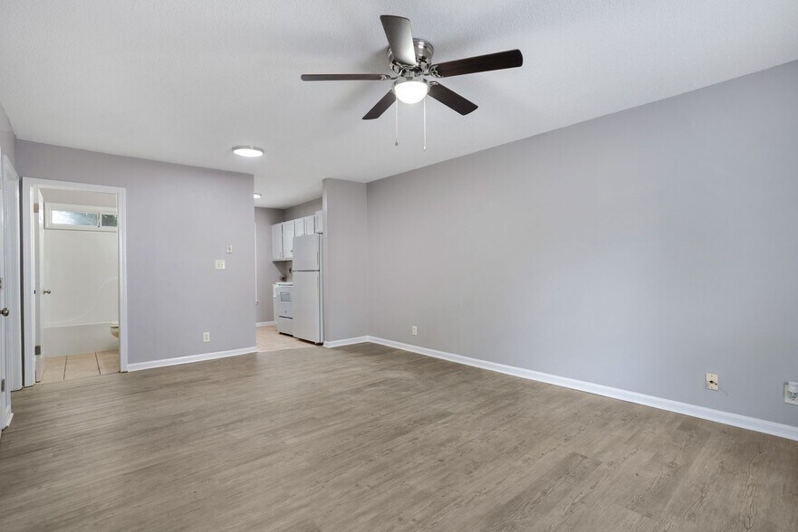 Building Photo - 185 Oak St