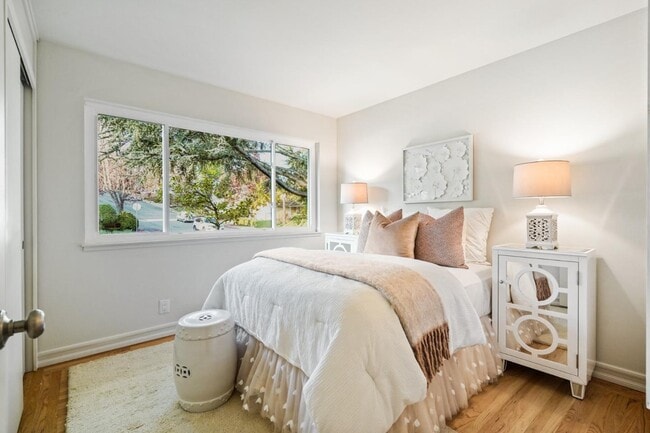 Building Photo - 3811 Farm Hill Blvd