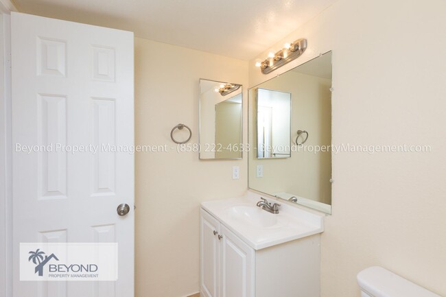 Building Photo - ****Charming 2BD CONDO IN THE HEART OF NOR...