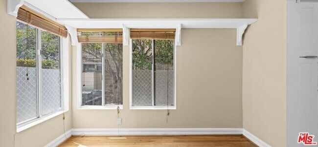 Building Photo - 1149 N Poinsettia Pl