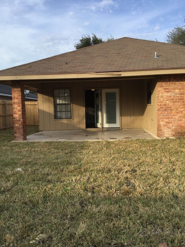 Building Photo - 3005 Pelican Ave