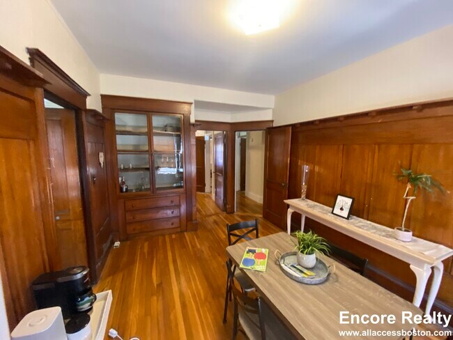 Building Photo - 134 Englewood Ave