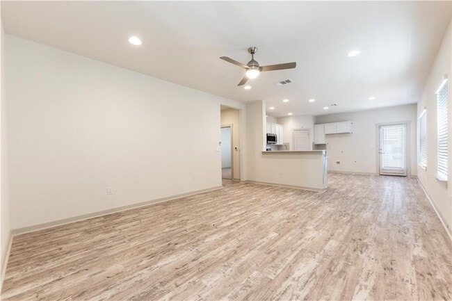 Building Photo - 8304 Mimi Ln