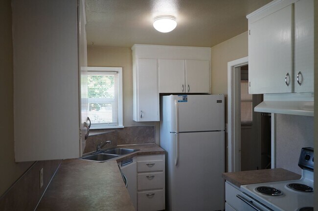 Building Photo - 2703 R St