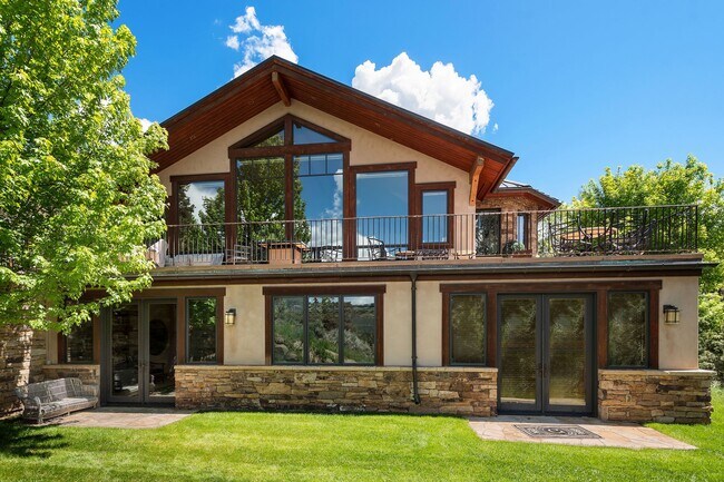 Building Photo - 121 Ridge Rd