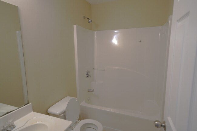 Building Photo - 138 Alton Cir