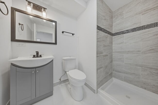 Building Photo - 835 Bishop Ave