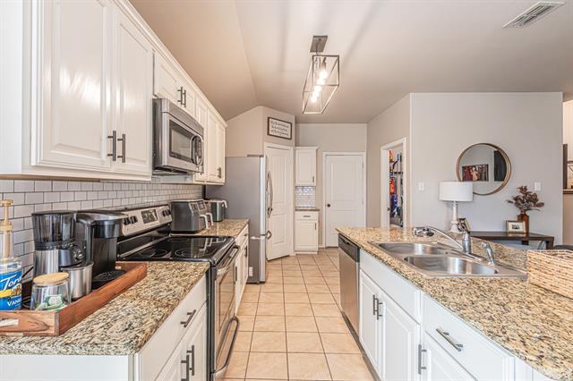 Building Photo - 405 Calder Ln