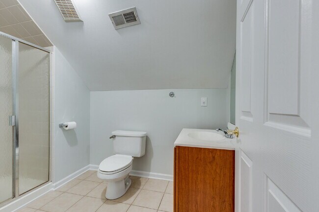 Building Photo - Luxury, Location, and Lifestyle on Rolling...