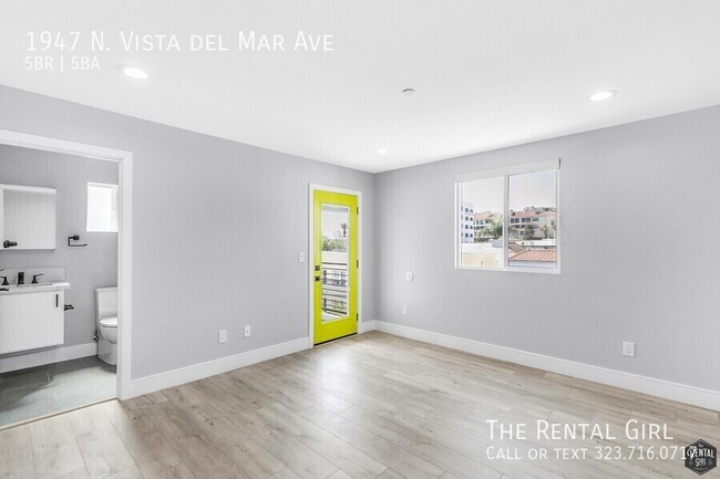 Building Photo - Hot-to-Go 5BR Townhome in Hollywood Dell w...