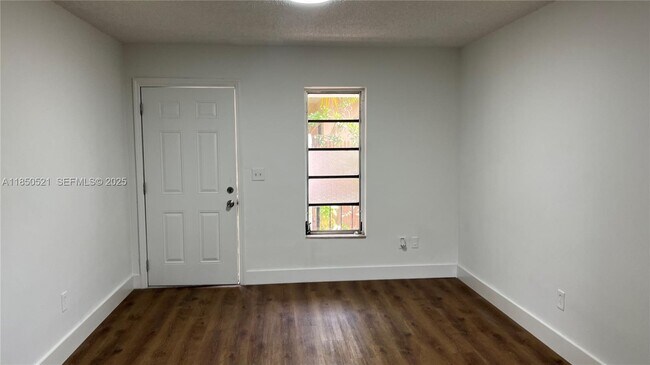 Building Photo - 2929 NW 22nd Ct