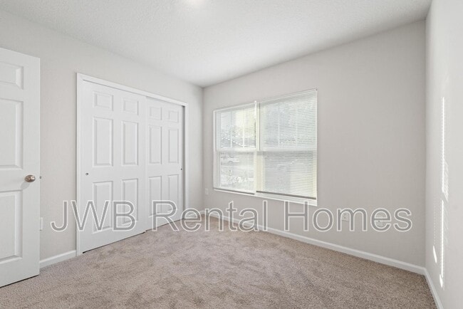 Building Photo - 2954 Thomas St