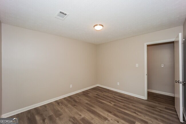 Building Photo - 4741 Cedar Lake Dr SE