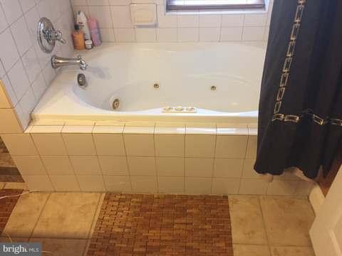 Building Photo - 820 K St NE