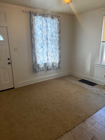 Building Photo - 292 Glenn St