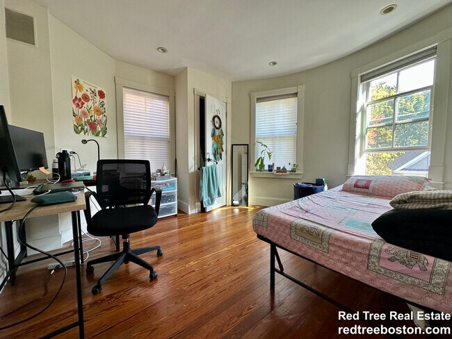 Building Photo - 151 Highland St