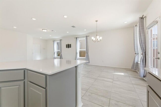 Building Photo - 365 Rocroi Dr