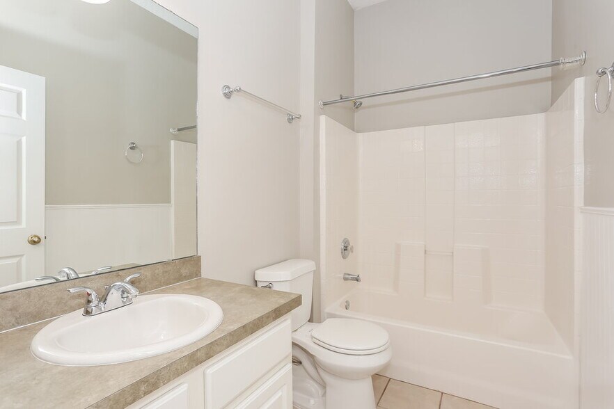 Building Photo - 1048 Beckingham Dr