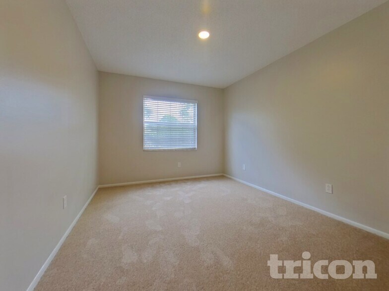 Building Photo - 1525 Guinevere Dr