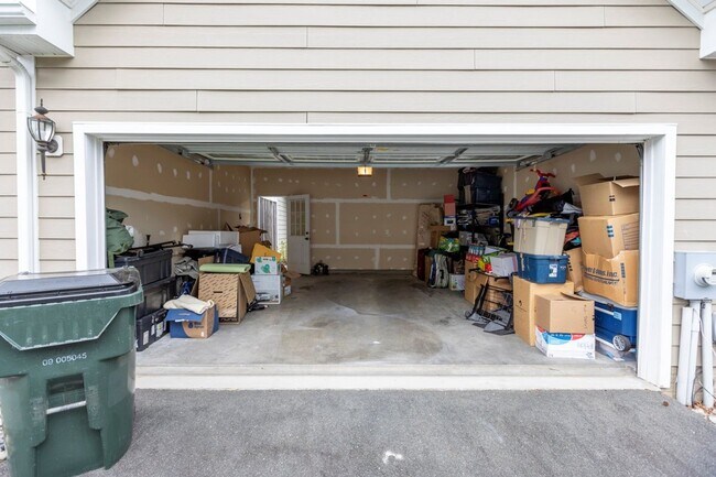 Building Photo - 703 Rainier Rd