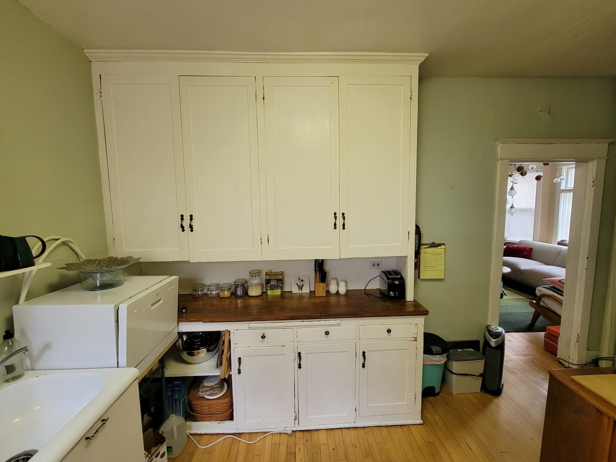 Building Photo - 1127 E 6th St