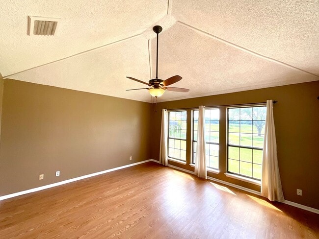 Building Photo - 7326 Putter Ln