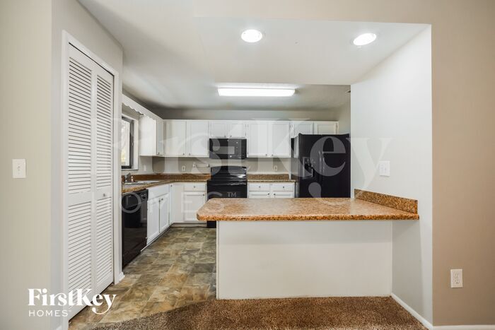 Building Photo - 5642 Westview Dr